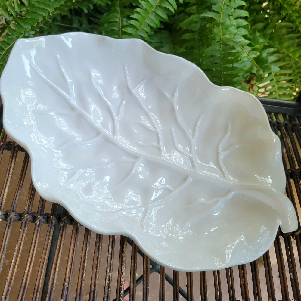 Melamine Beatriz Ball 14" VIDA Lettuce Leaf Tray